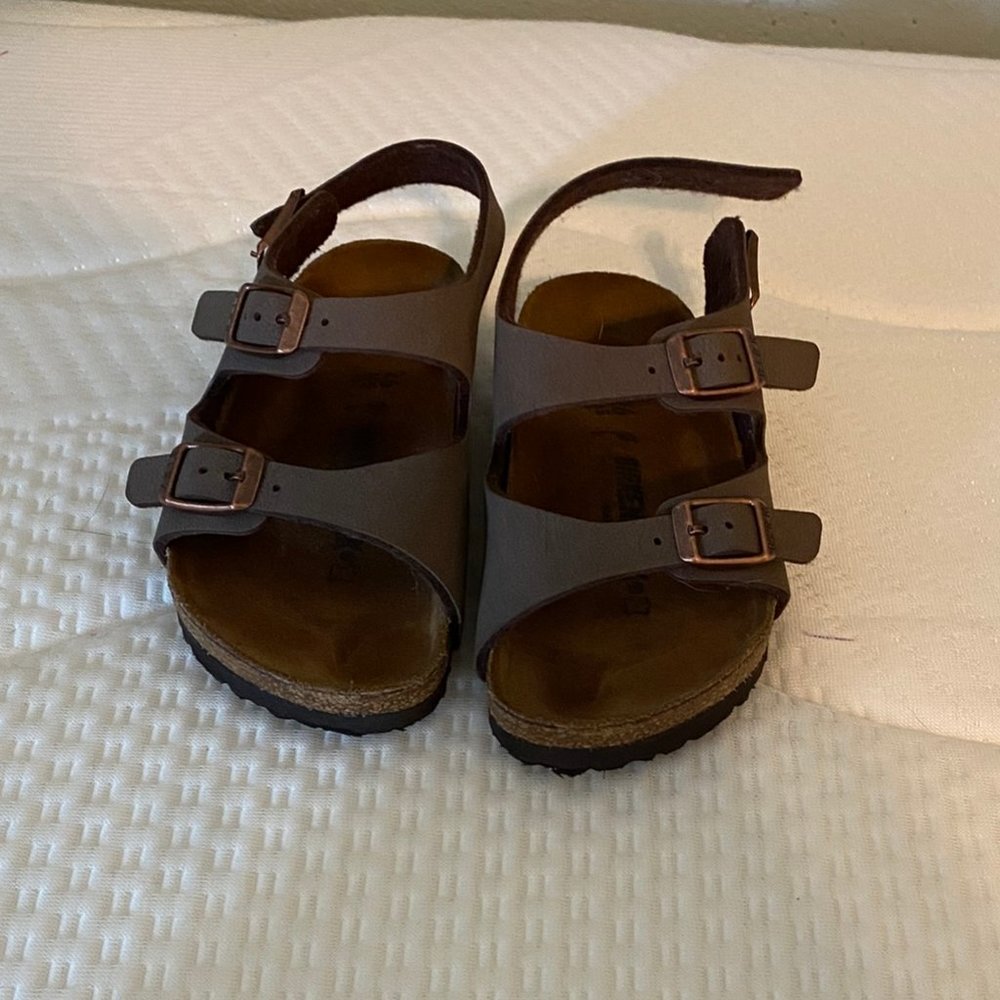 Birkenstock kids strap sandals size 26(US size 8) Regular